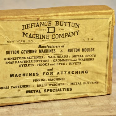 Antique Defiance Button Machine Company Paper Box c 1920s 9 Buttons Included Full Original Label Original Authentic Display Box  Size 14 