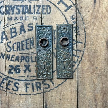Salvaged Victorian 1907 Pressed Door Plate Bow Design US Steel Lock 