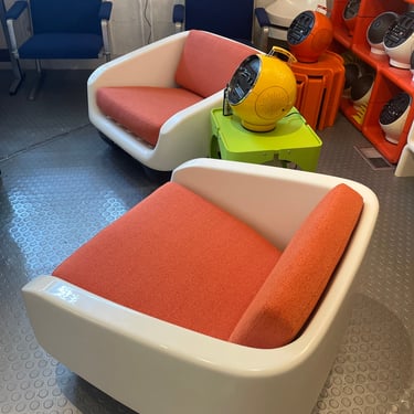 101450482 - Black  White lounge chairs w orange pillows - Italian Design - RELAX - FURNITURE