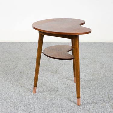 Danish Modern Walnut Side Table - (324-167.8) 