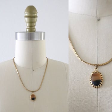 golden pendant necklace 
