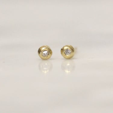 Victoria Cunningham | 14k Gold Diamond Dot Earrings