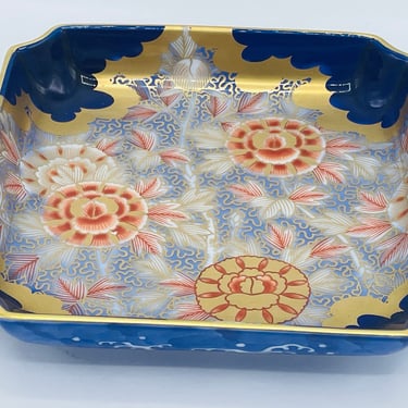 Fukagawa Arita Yaki Ware Porcelain Plate Flowers Gold Blue Meaning: Humility, discretion and perfect love 