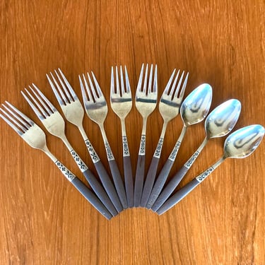 10 piece ekco eterna flatware similar to la joya stainless EKS5A - vintage teaspoons forks 
