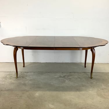 Vintage Round to Oval Scalloped Edge Dining Table With Removable Leaves 