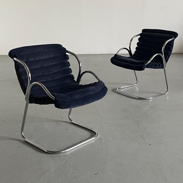 1 of 2 Modernist Armchairs in Blue Velvet Upholstery and Chromed Steel Tubular Frame, 1970s Italy 