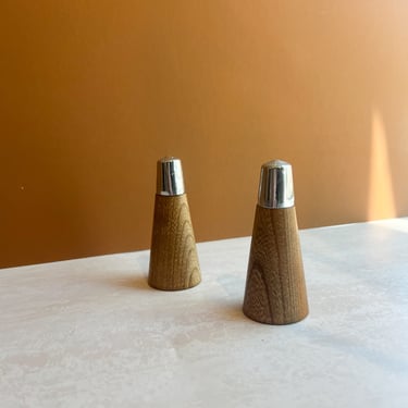 Wood Salt And Peper Shaker Set