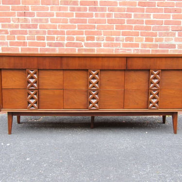 Bassett Furniture Mid Century X Front Walnut 9 Drawer Lowboy Dresser MCM 