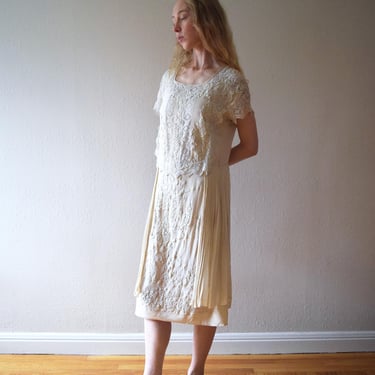 1920s silk and lace dress . vintage wedding dress . size xs to s/m 