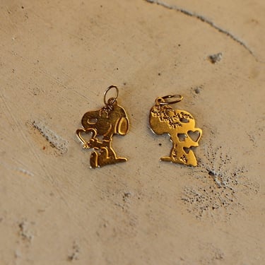 Officially Licensed Vintage Snoopy Holding Heart 14kt Gold Charm 