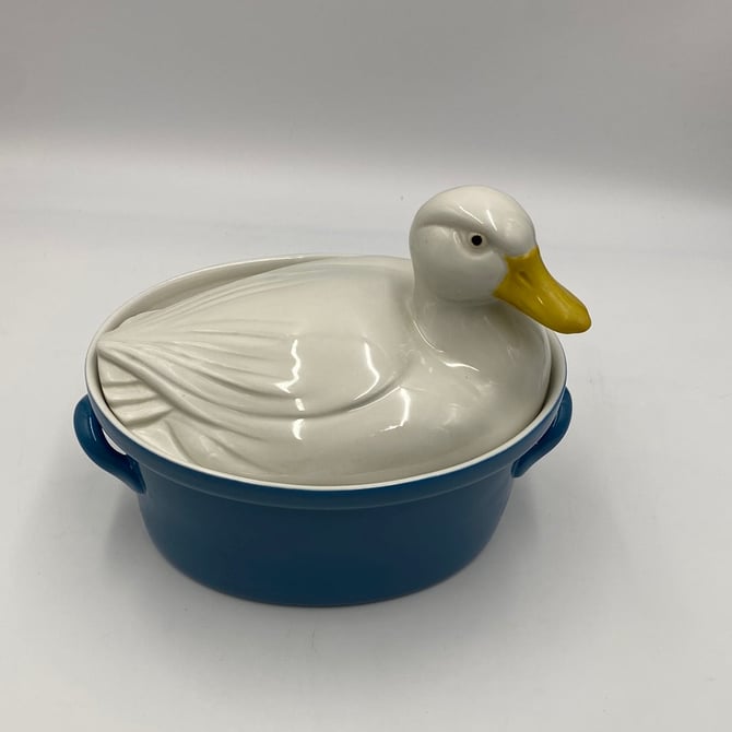 Vintage Hall Carbone Duck Covered Casserole (Medium 5.5 Cups)
