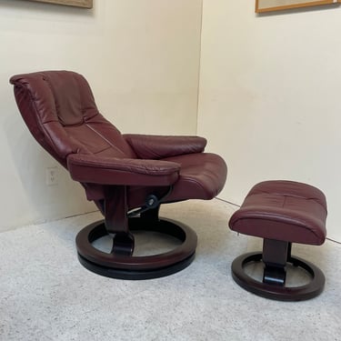 Stressless Swivel Recliner and Ottoman Set | vintage lounge seating | Ekornes Burgundy Console Seat 