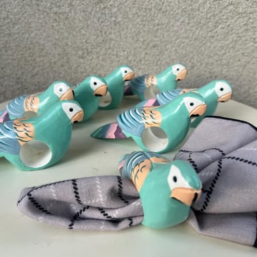 Vintage tropical Napkin Rings Wood Parrots Birds Colorful Set 8. 