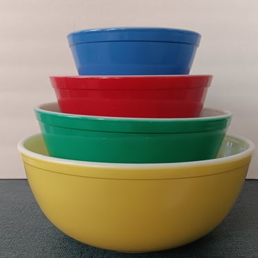 Pyrex Primary Colors Mixing Bowls Set of 4 