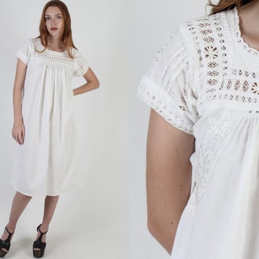 White Cotton Oaxacan Dress / Vintage Mexican Dress / Sheer Cutout Crochet Lace / All White Floral Hand Embroidered Caftan Knee Length Mini 