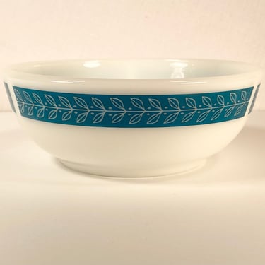 Pyrex Laurel Leaf Cereal Bowl 