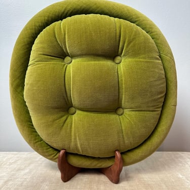 60’s Round throw pillow~ tufted buttons~ Groovy mossy green velvety 100% cotton ~ MCM retro home decor 1960’s era 13.5” round 