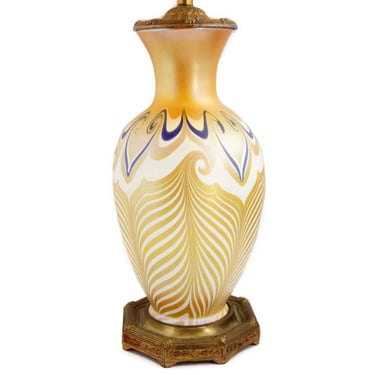 1900-24 American Quezal Art Nouveau, Iridescent Yellow, Blue and White Glass Pulled Feather Table Lamp. 