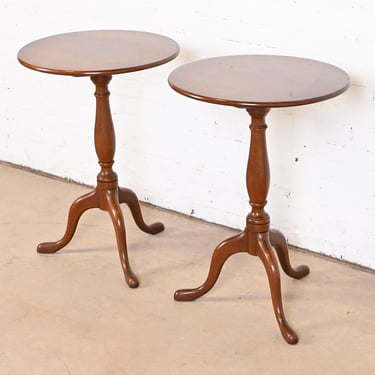 Kittinger Queen Anne Mahogany Tilt-Top Pedestal Tea Tables, Pair
