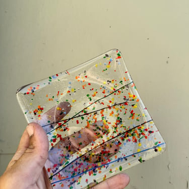 Square Clear with Rainbow confetti tray 