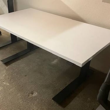 Knoll Sit to Stand Desk