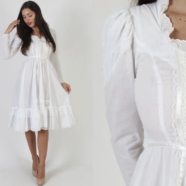 White Gunne Sax Dress With Corset Tie Bodice / Vintage 1970s Plain Country Wedding Dress / Solid Color Full Skirt Sweetheart Midi Mini 