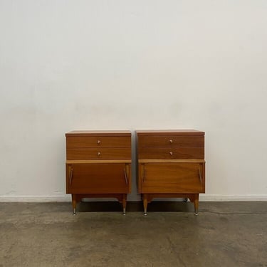 Pair of Mid Century Modern Mahogany Nightstands by United Furniture 