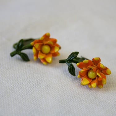 1960s Tiny Orange Flower Clip Earrings 