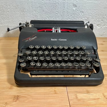 Black 1946 Smith-Corona 4C Clipper Portable Speedline Typewriter, Case, New Ribbon 