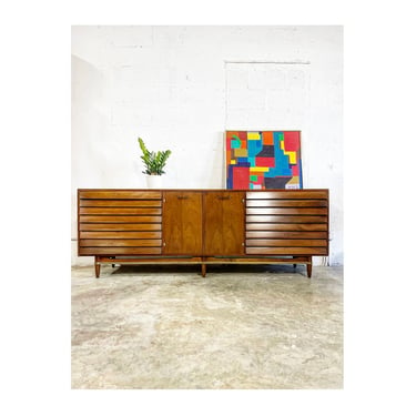 Mid Century Modern Dresser or Credenza American of Martinsville Dania 