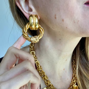 80s Luxe Gold Snake Chain Gold Knocker Clip Earrings