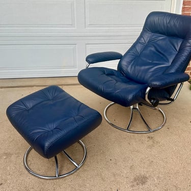 Vintage Ekornes Stressless Scandinavian lounge chair and ottoman Navy Blue Leather Recliner - Free Shipping 