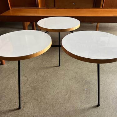 Tripod circular top table