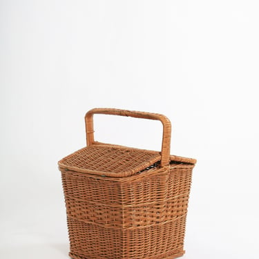 Vintage 1950s whicker picnic basket 