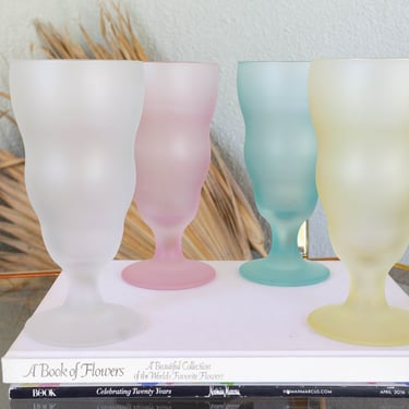 4 Tupperware bowls with lids pastel shades from the 1970s