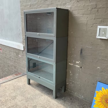 3 Stack Metal Barrister