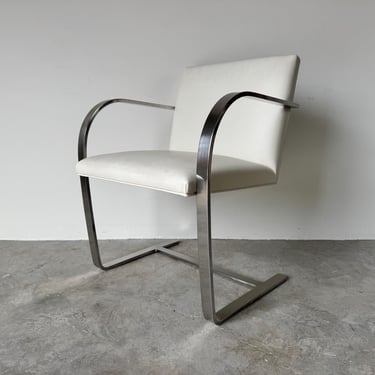 Mies van der Rohe-Style Flat Bar Brno Chair with Stainless Steel Frame and White Leather Upholstery 