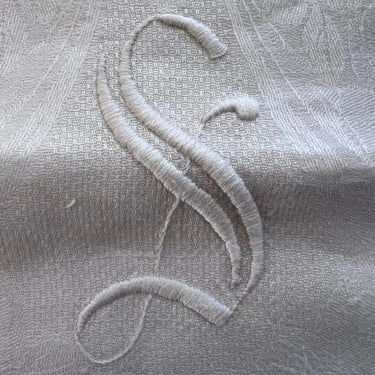 Towel guest Gift Q 41x22.5” monogram 