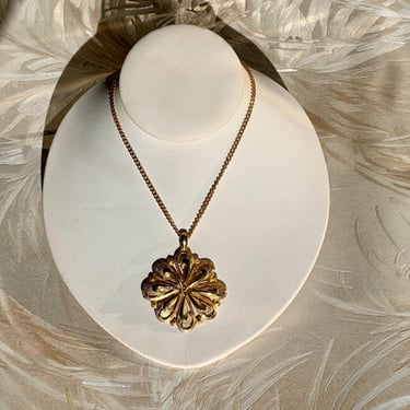 Gold Flower Pendant Necklace