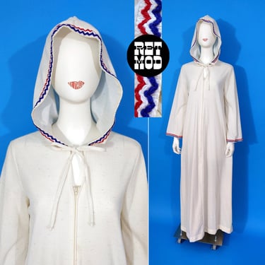 NWOT Fabulous Vintage 60s 70s Off-White Ribbed Hooded Loungewear with Red Blue Zig Zag Trim 