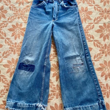 Vintage 70s Denim Flared Wide Leg Distressed Jean 24 waist by TimeBa