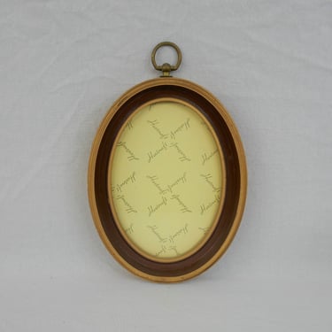 Vintage Oval Picture Frame - Dark Gold and Brown w/ Glass - Hartcraft Molded Plastic - Hang on Wall - Holds 5" x 7" Photo - 5x7 Frame 