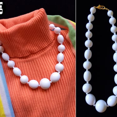 Cute Vintage 70s 80s Chunky White Beaded Necklace 