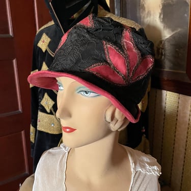 Vintage 1920s Flapper Art Deco Black & Pink  Cloche Hat - Size Large 