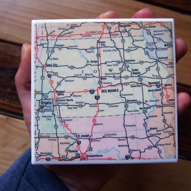 1962 Iowa Vintage Map Coaster. Iowa Map Gift. Iowa Décor. Midwest US. State Map. Des Moines. Cedar Rapids Map. Midwest Gift. Housewarming. 