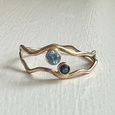 Crinkle Cut 14K Solid gold ring with blue aquamarine and dark blue sapphire 