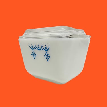 Vintage Pyrex Refrigerator Dish with Lid Retro 1970s Snowflake Blue + Garland + 1-1/2 Cup + 501 B + Ceramic and Glass + Mid Century Modern 