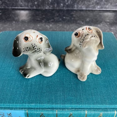 Vintage Adorable Dog Salt & Pepper Shakers | Japan Puppy Dog Scratching Sad Face Shakers | Anthropomorphic Kitsch Puppies Ceramic Figurines 