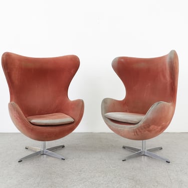 Pair of ORGINAL Arne Jacobsen Egg Chairs, 1958