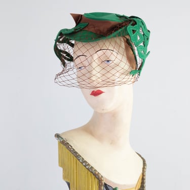 Exquisite 1930's Green Felt Tilt Hat With Brown Veiling / Size 22